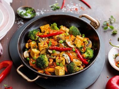 Image de l'article: Wok de tofu aux légumes : recette saine, rapide et gourmande